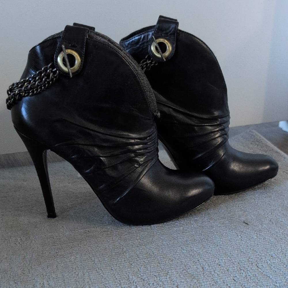 Elegant Black Ankle Boots